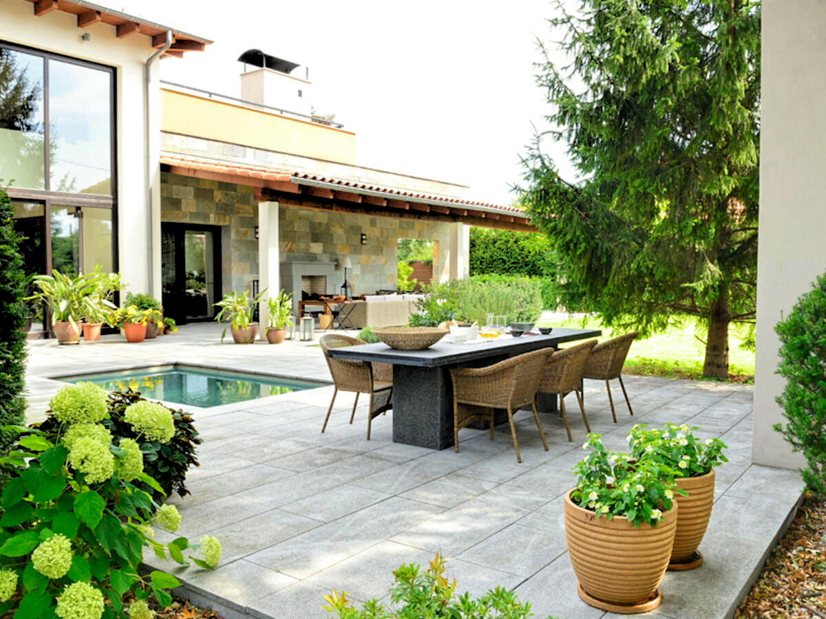 terrasse-steinplatten-01356449-florapress-fotor-20230917214344