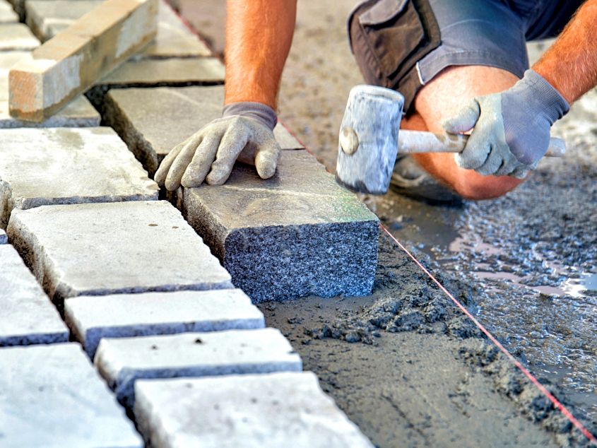 Pflaster verlegen in Regensburg für Einfahrt und Wege